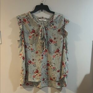 Sweet rain size 2X woman’s top short sleeves with floral print